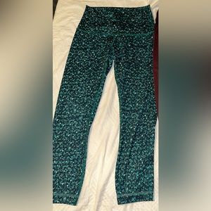 Lululemon Wunder Under leggings Sz 8